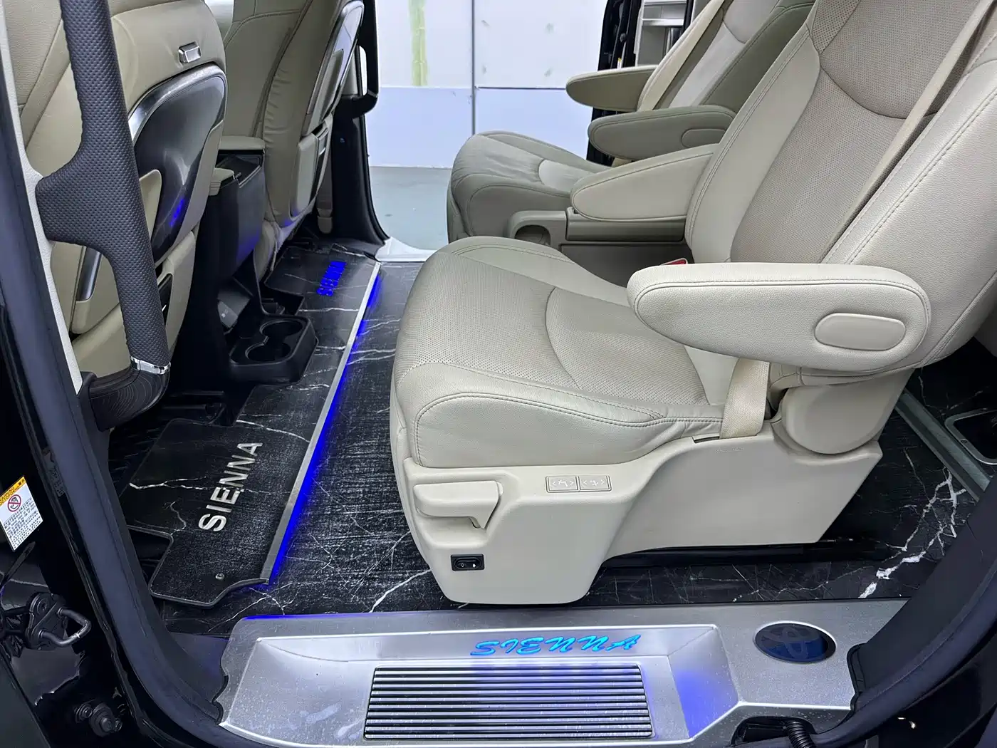 Toyota Sienna 2021 2.5L Hybrid Ultimate Edition фото 13