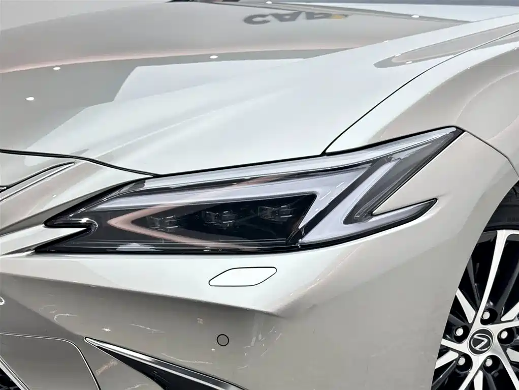 Lexus ES 2025 300h Ultimate Edition фото 17