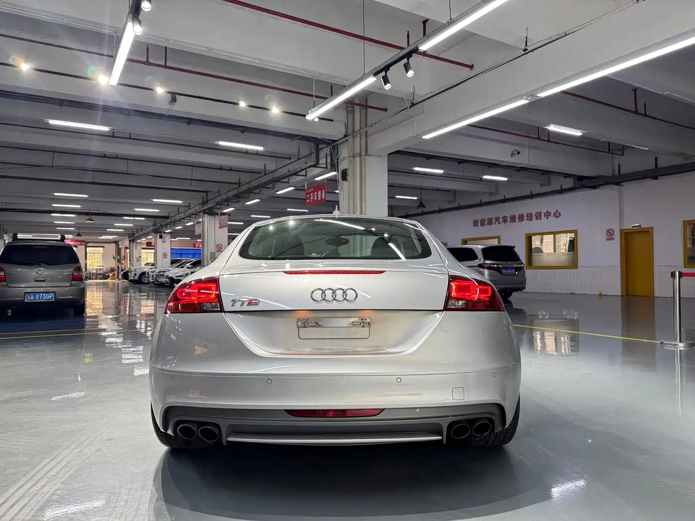Audi TTS 2008 Model TTS Coupe 2.0TFSI quattro фото 3