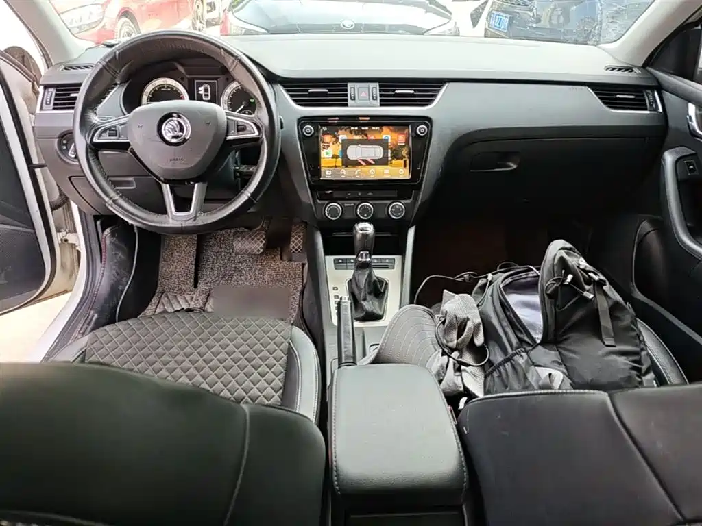 Škoda Octavia 2018 TSI230 DSG Luxury Edition фото 10