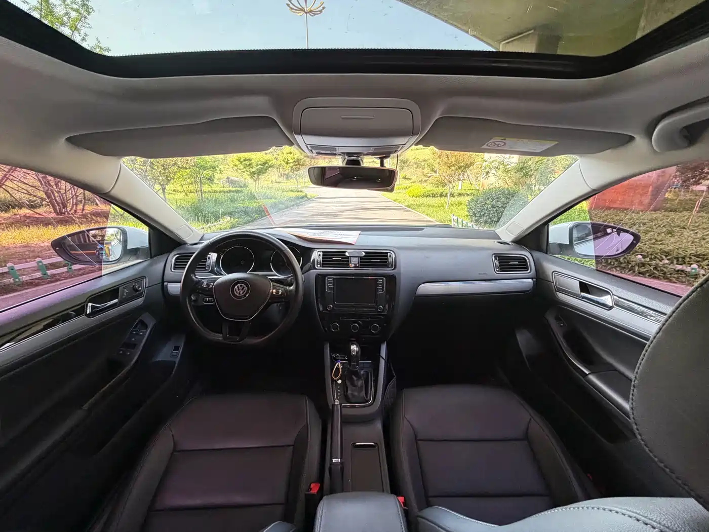 Volkswagen Sagitar 2018 1.6L Automatic Comfort фото 15