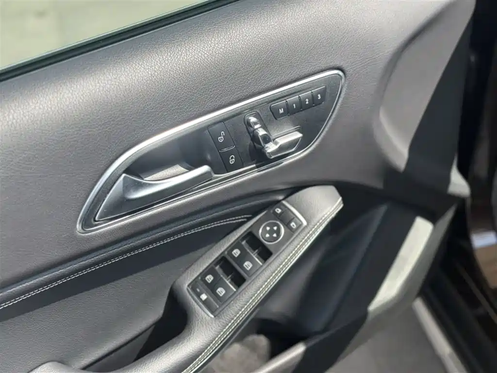 Mercedes-Benz GLA 2018 GLA 200 Dynamic фото 21