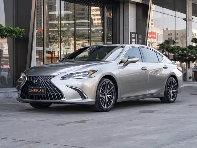 Lexus ES 2022 300h Ultimate Edition — фото 1