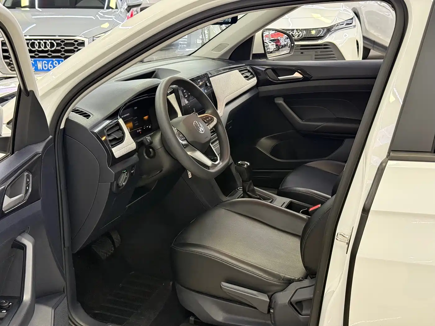 Volkswagen Tharu 2025 Model Rising Star 1.5L Advance Edition фото 4