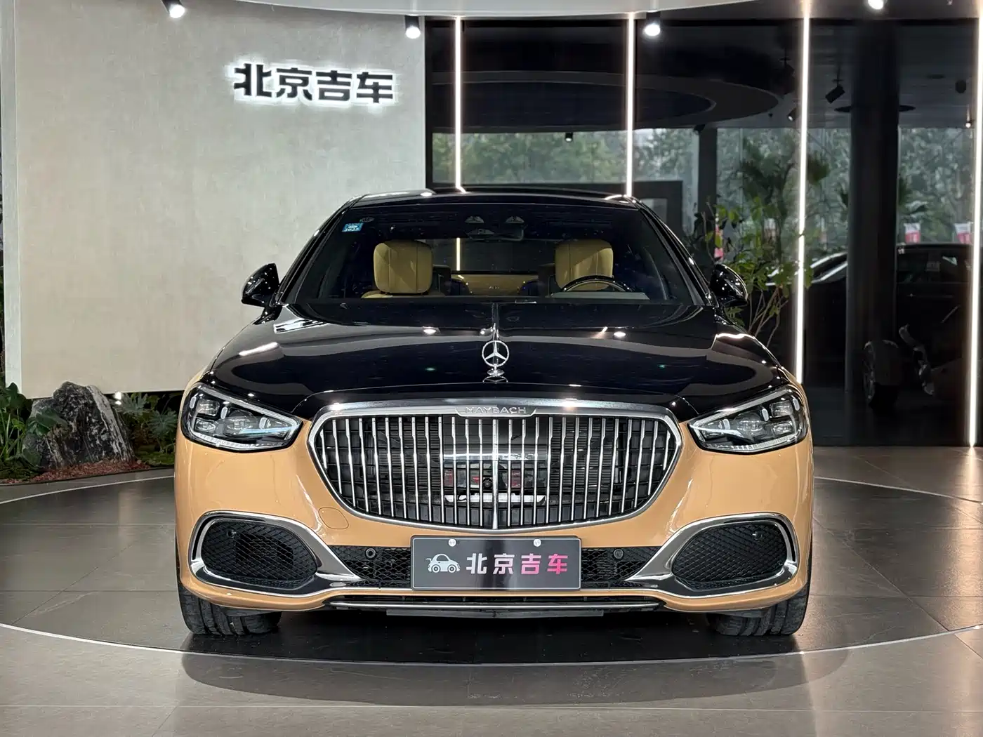 Mercedes-Benz Maybach S-Class 2022 S 680 4MATIC Virgil Abloh Limited Edition фото 2