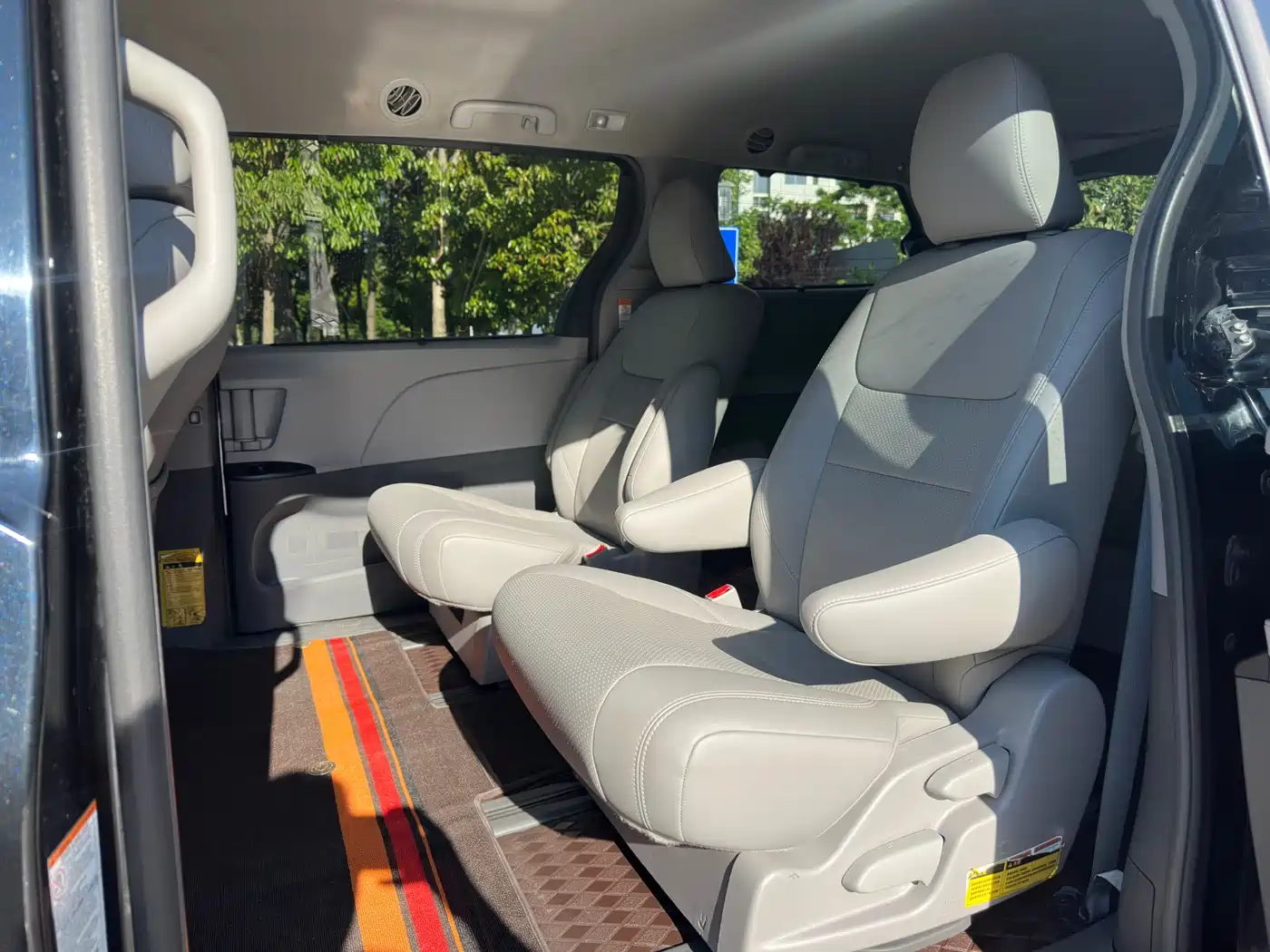 Toyota Sienna 2015 3.5L 4WD L фото 10