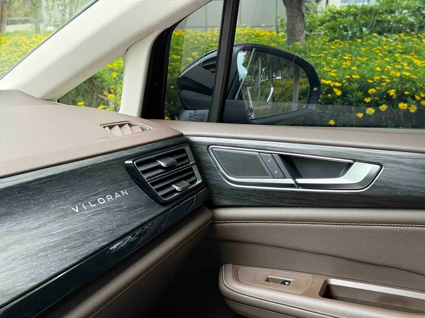 Volkswagen Viloran 2023 330TSI Luxury Edition фото 25