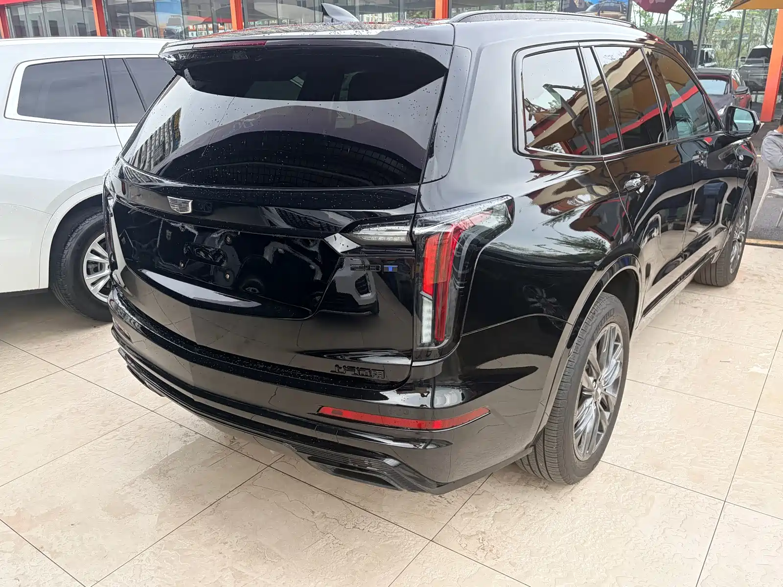 Фото 6 - Cadillac XT6