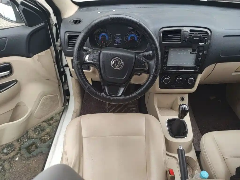 Dongfeng Fengguang Fengguang 360 2015 2015 1.5L Manual Comfort II 7-seater