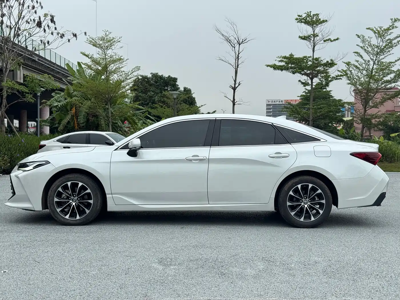 Toyota Avalon 2023 2.0L Premium Selection фото 7