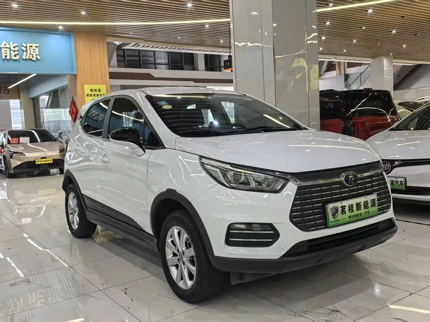 BYD Yuan New Energy 2018 EV360 Smart Connected Joyful Type фото 3