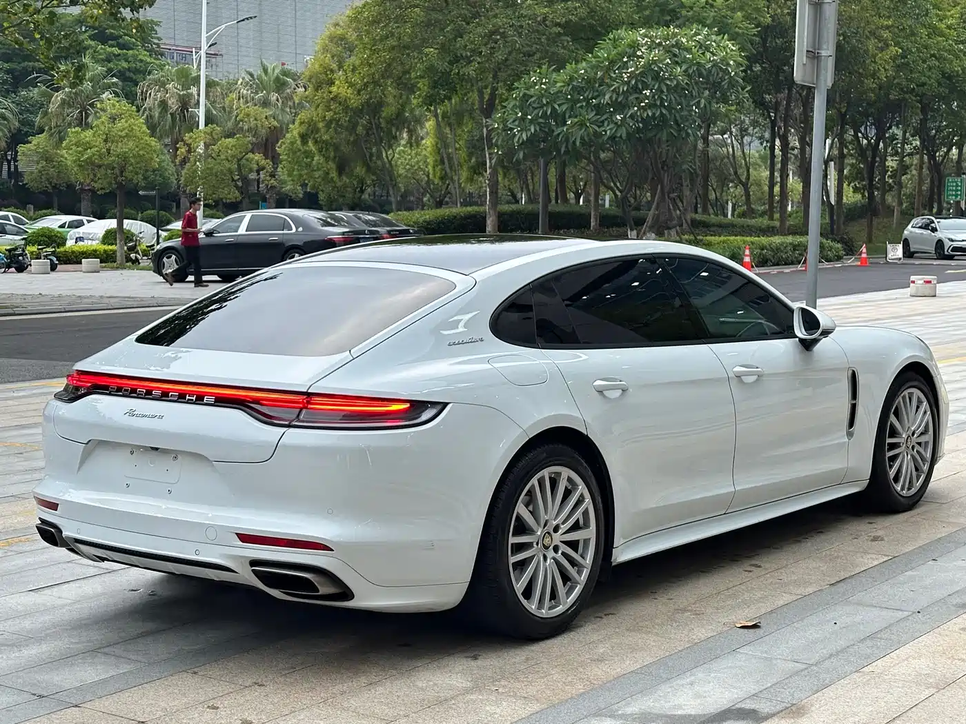 Porsche Panamera 2021 Panamera Executive Long Wheelbase 2.9T фото 23