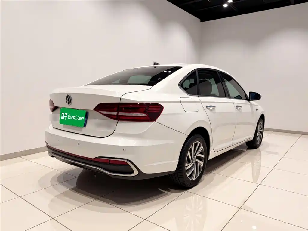 Volkswagen Lavida 2023 1.5L Auto Five Million Edition фото 4