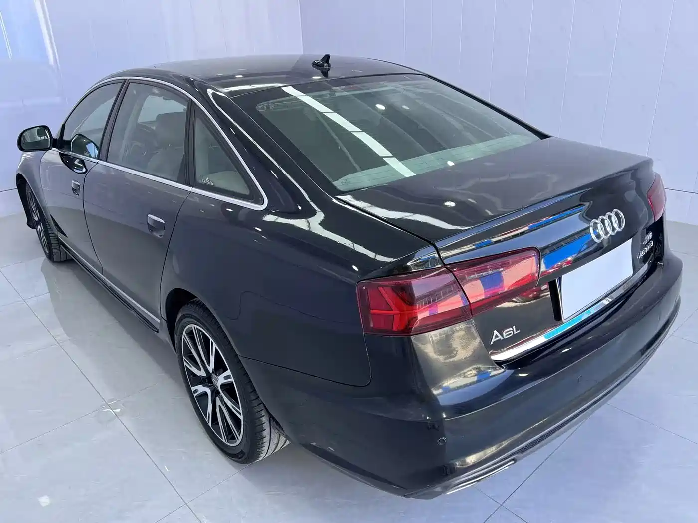 Audi A6L 2010 2.0 TFSI Automatic Standard фото 3