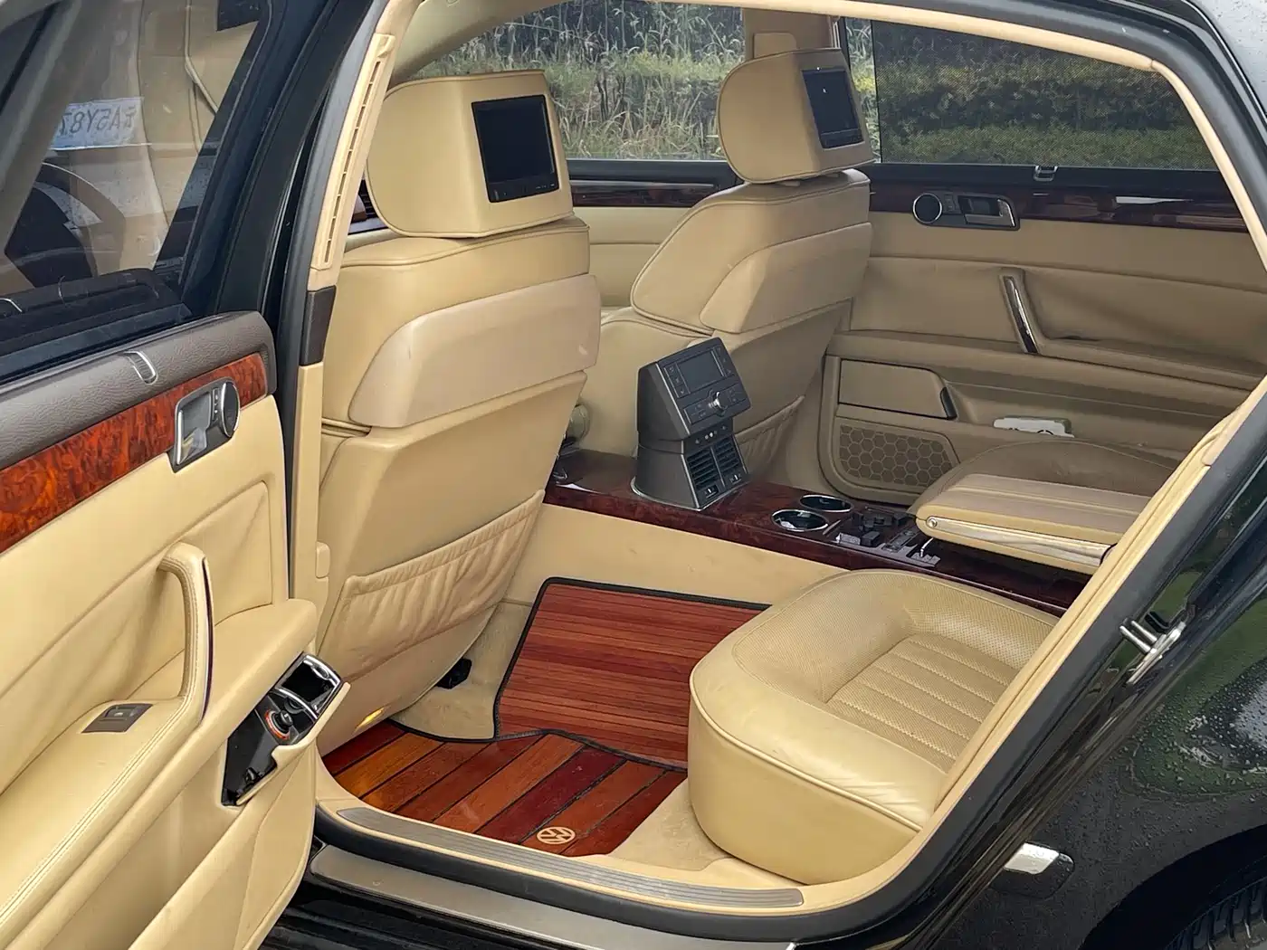 Volkswagen Phaeton 2009 Model 4.2L V8 4-seat Extended Executive Edition фото 9