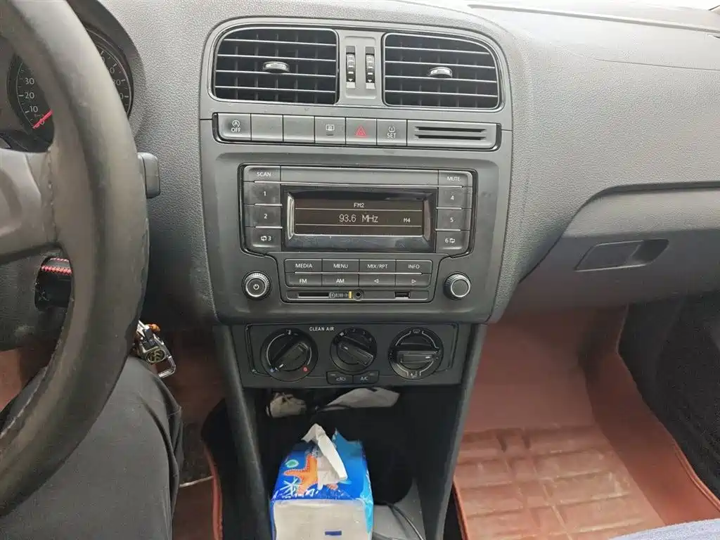 Volkswagen Polo 2018 1.5L Manual Safe Drive фото 9