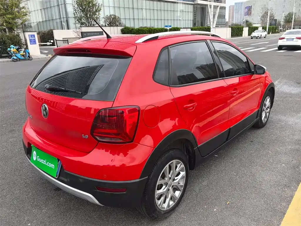 Volkswagen Polo 2014 1.6L Cross Polo Automatic фото 5