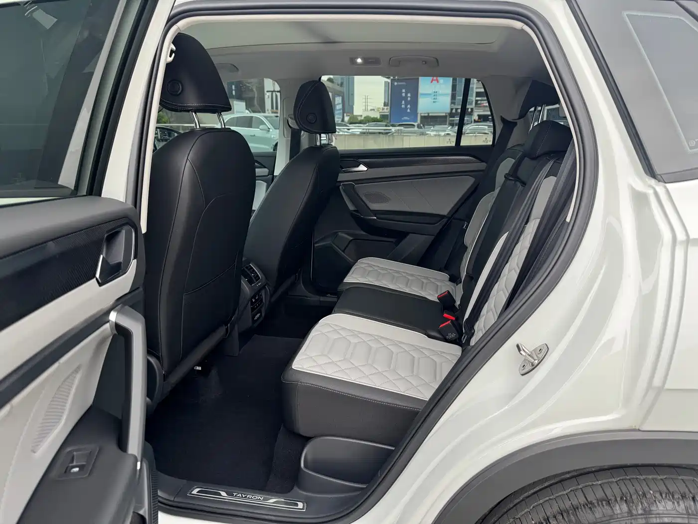 Volkswagen Tayron 2024 330TSI 2WD Luxury Plus Advanced фото 10