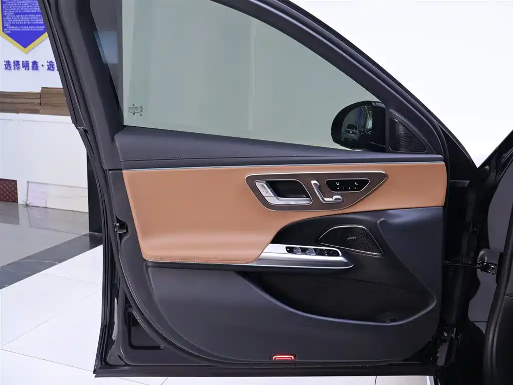 Mercedes-Benz E-Class 2024 E 300 L Fashion фото 18