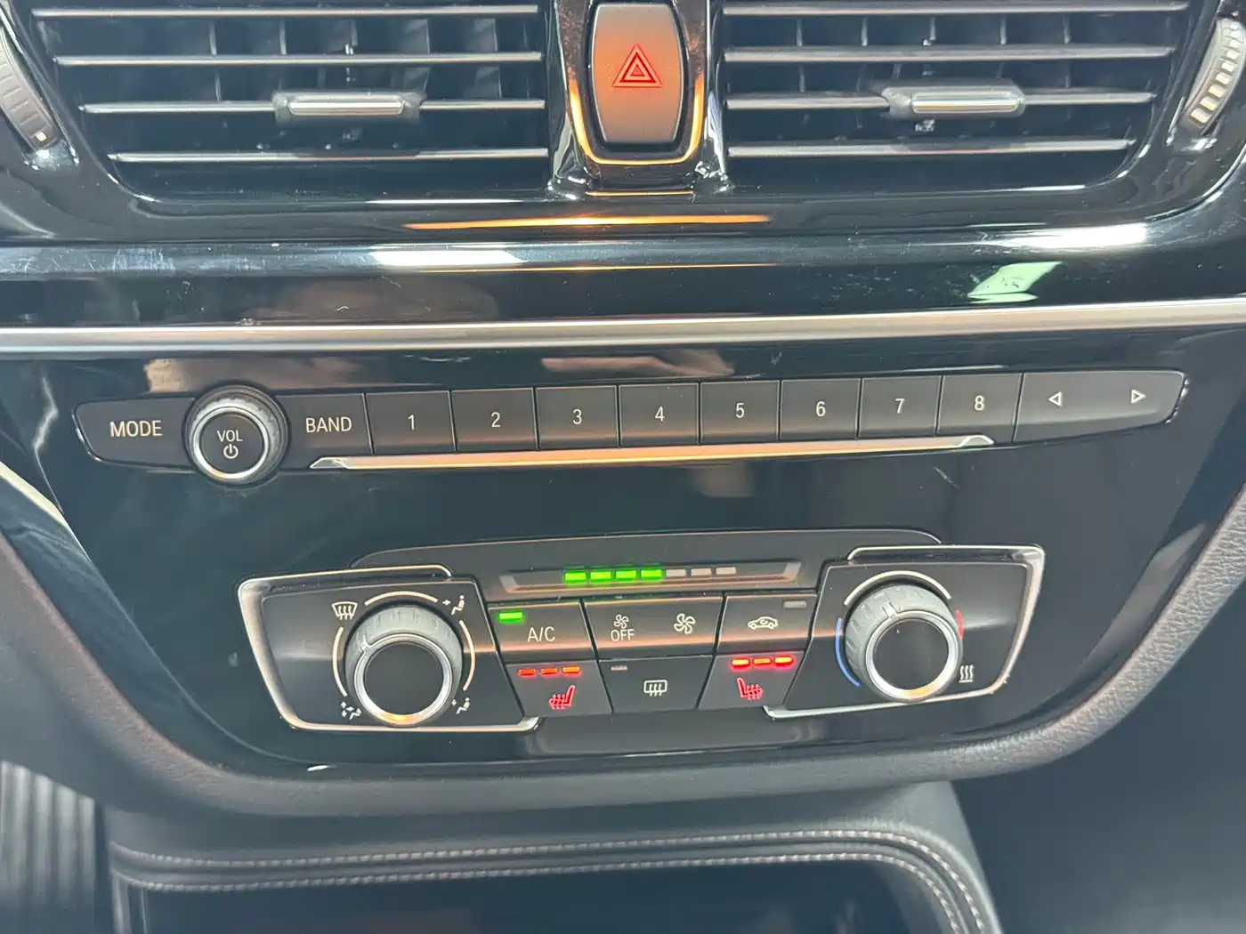 BMW 1 Series 2022 120i M Sport Shadow Edition фото 10