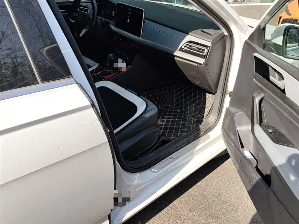 Volkswagen Lavida 2023 1.5L Auto Five Million Edition фото 21