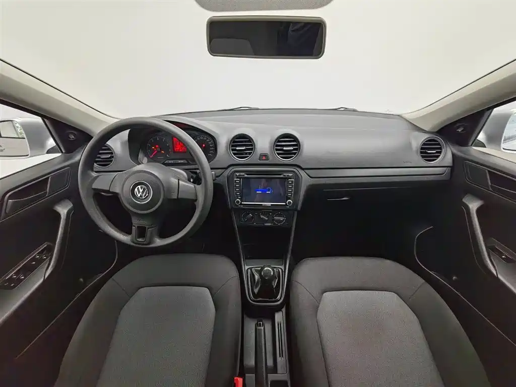 Volkswagen Jetta 2015 1.6L Manual Trend фото 5