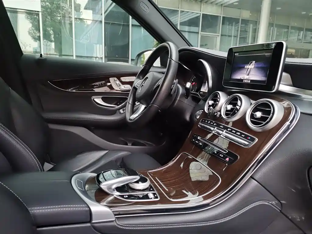 Mercedes-Benz GLC 2019 GLC 260 L 4MATIC Luxury фото 21