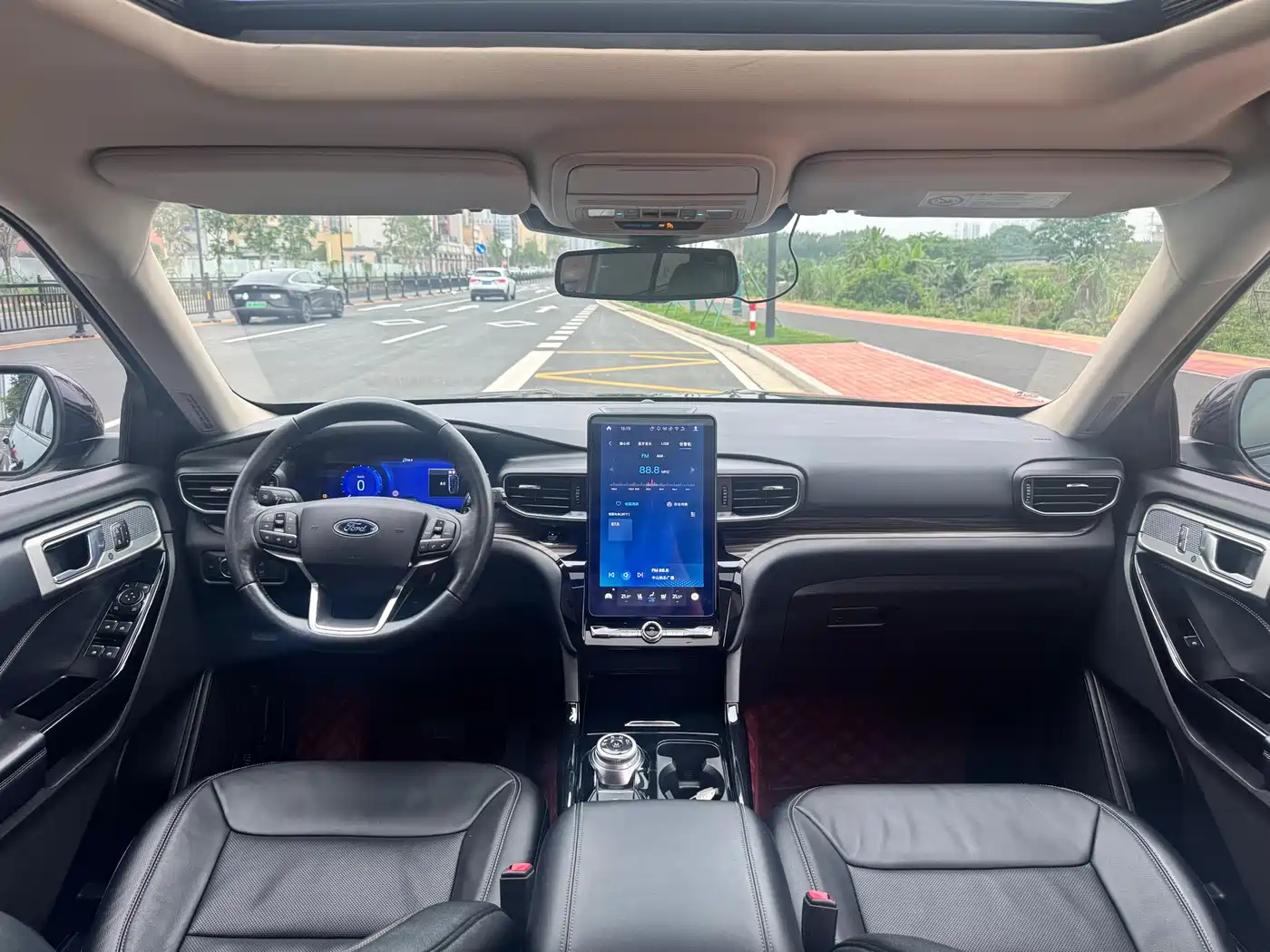 Ford Explorer 2020 EcoBoost 285 AWD Titanium Edition 6-Seater фото 8