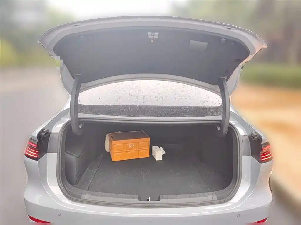 Geely Galaxy Galaxy A7 2025 EM-i 70km Luxury Edition фото 15