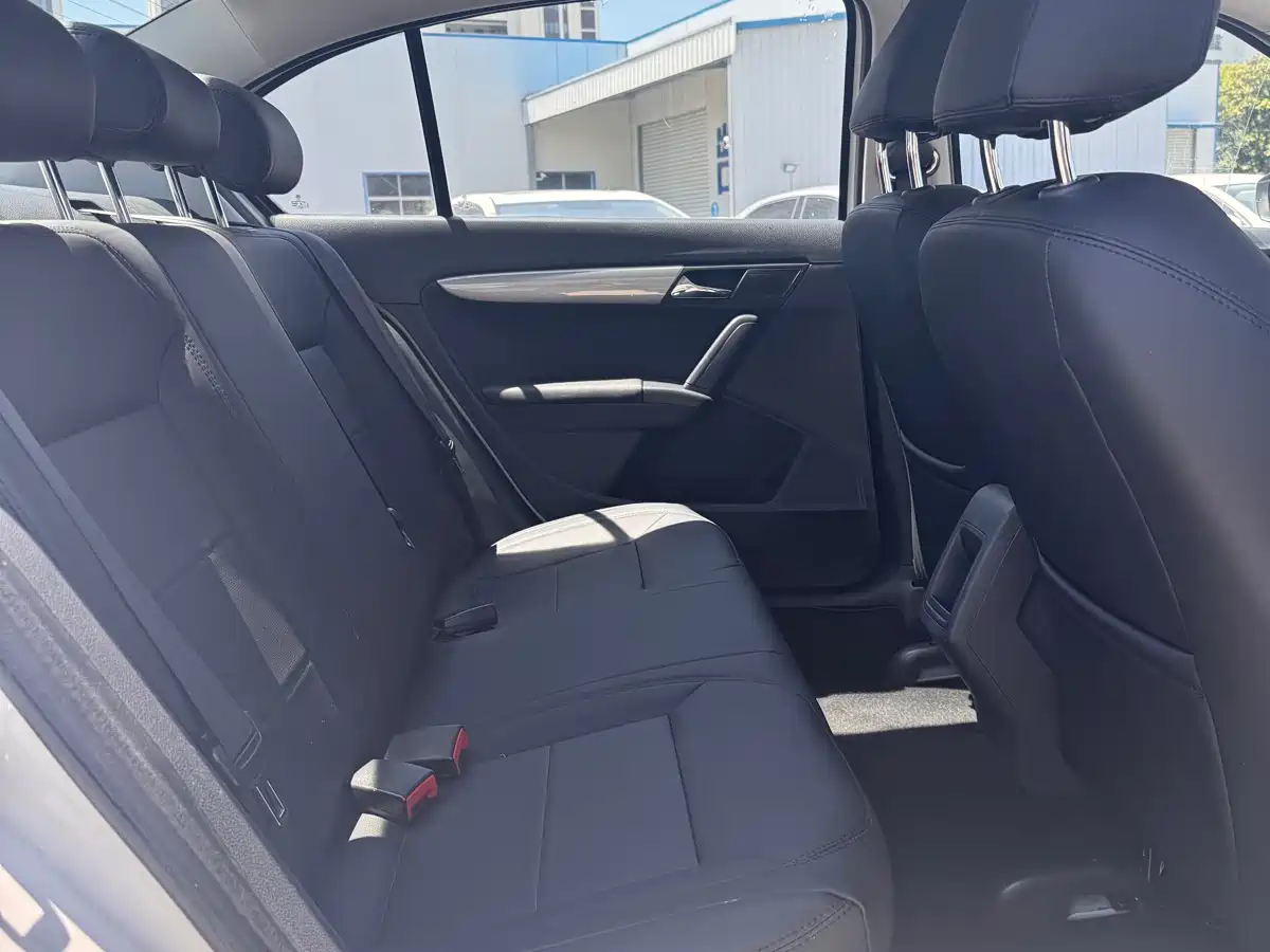 Volkswagen Lavida 2013 Facelift Classic 1.6L Automatic Trend фото 13