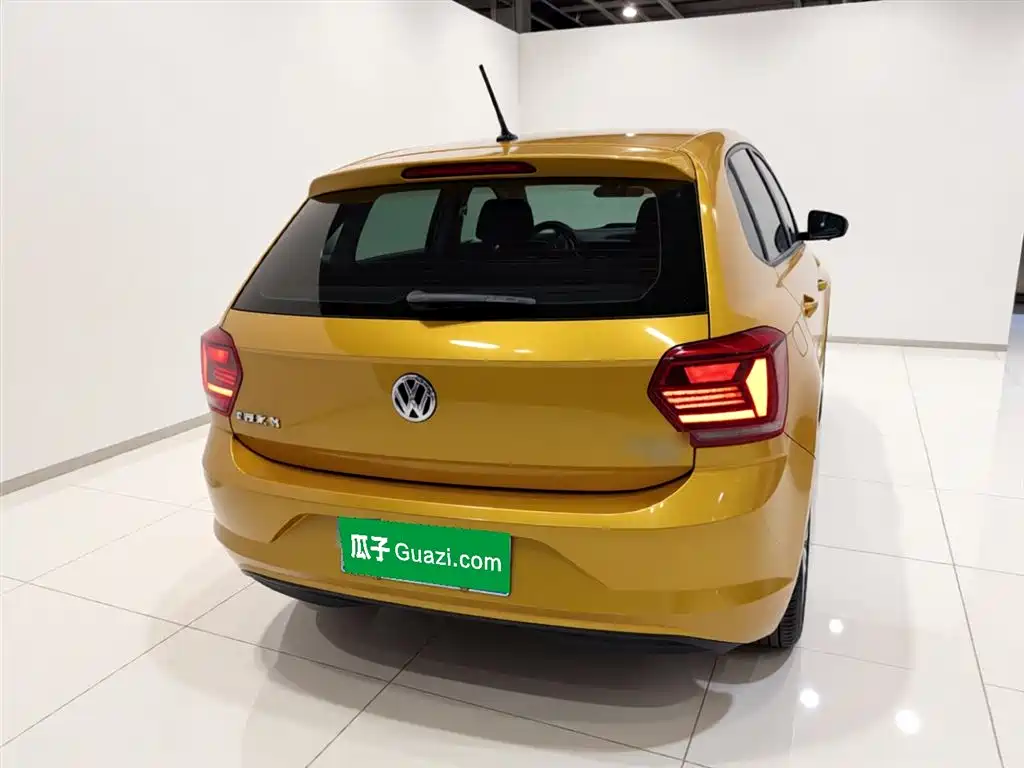 VOLKSWAGEN POLO