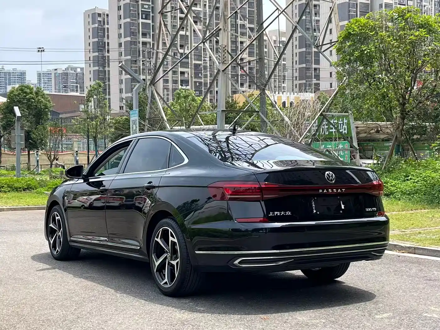 Volkswagen Passat 2023 Facelift 330TSI Starlight Elite Edition фото 9