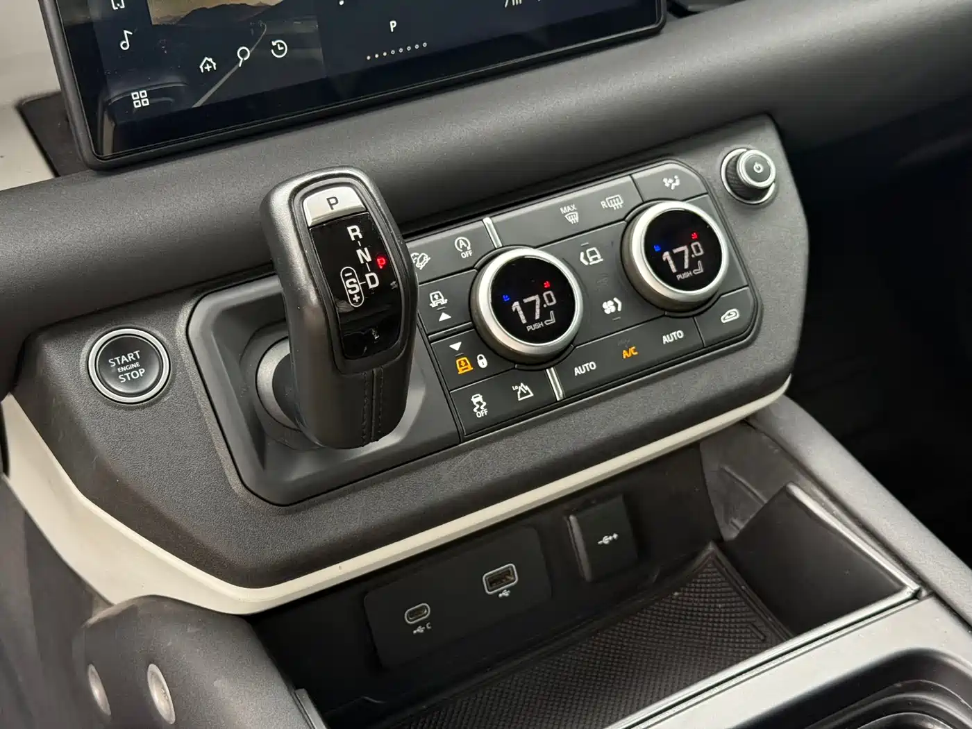 Land Rover Defender 2020 Model 110 P400 SE фото 14