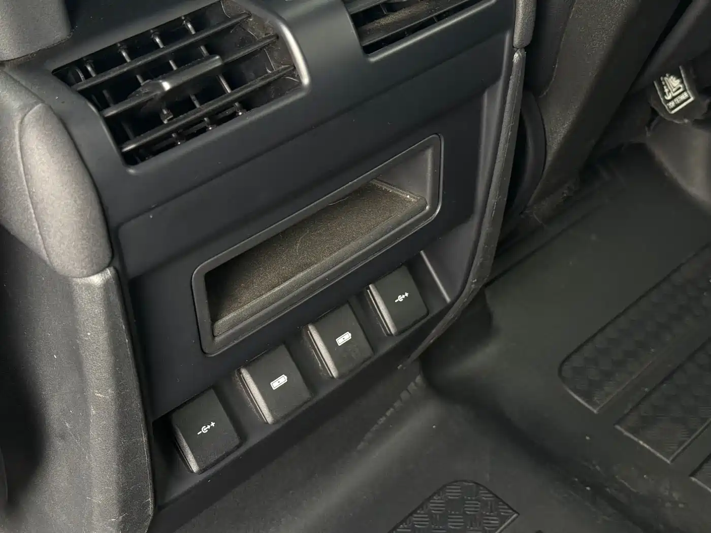 Land Rover Defender 2020 Model 110 P400 SE фото 17