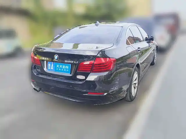 BMW 5 Series 2017 520Li Classic Edition — фото 2
