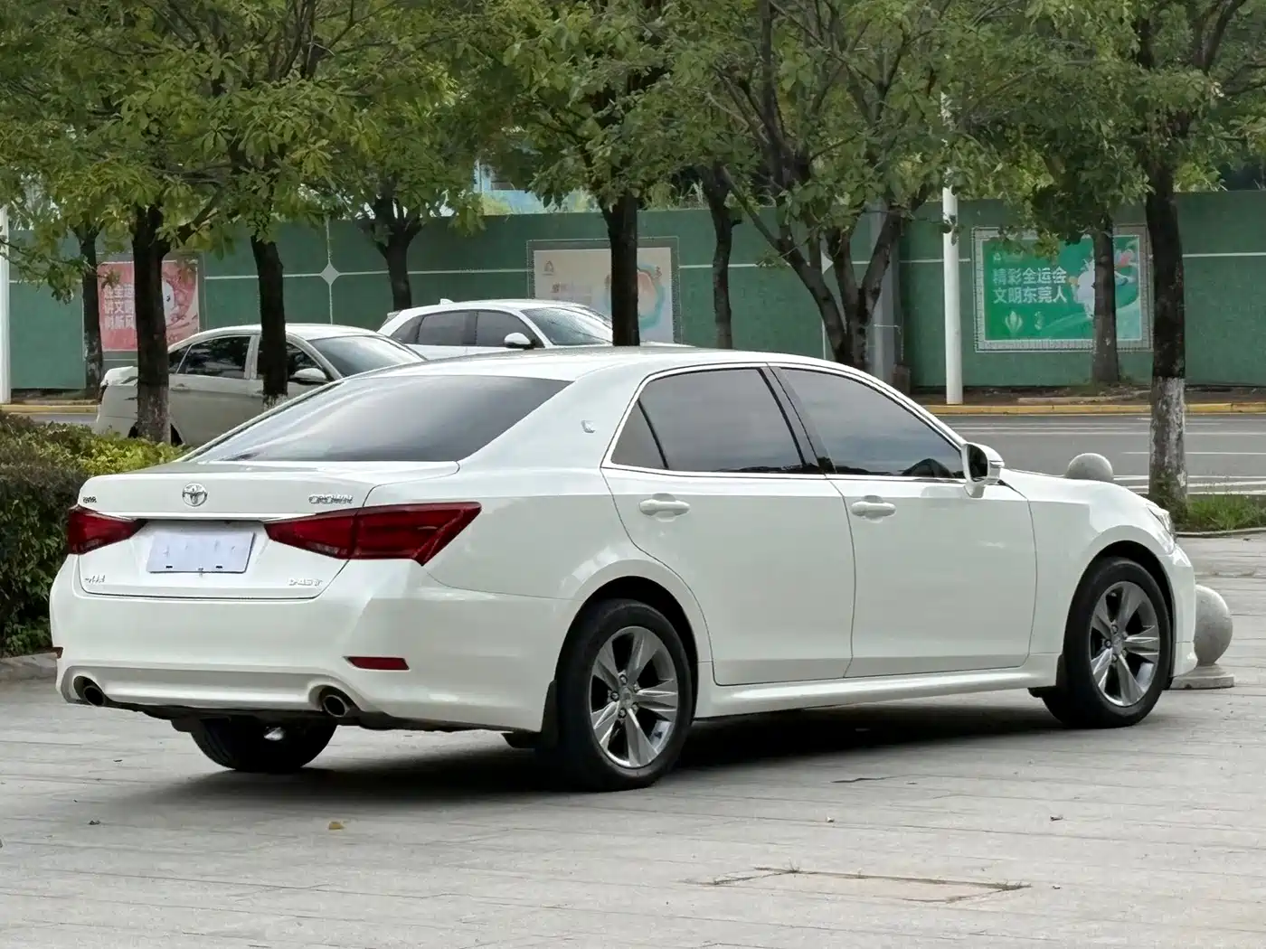 Фото 18 - Toyota Crown