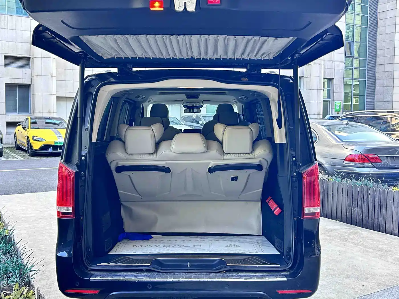 Mercedes-Benz V-Class 2020 Model V 260 L Long Wheelbase Luxury фото 13