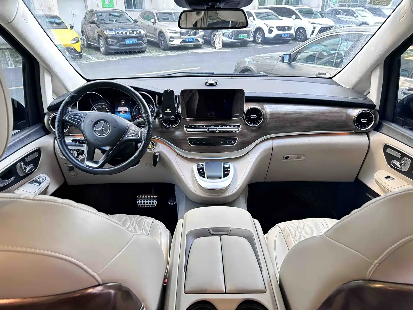 Mercedes-Benz V-Class 2020 Model V 260 L Long Wheelbase Luxury фото 17