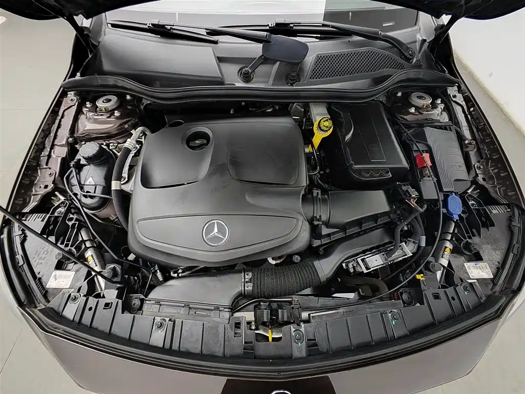 Mercedes-Benz GLA 2015 GLA 220 4MATIC Fashion Edition фото 6