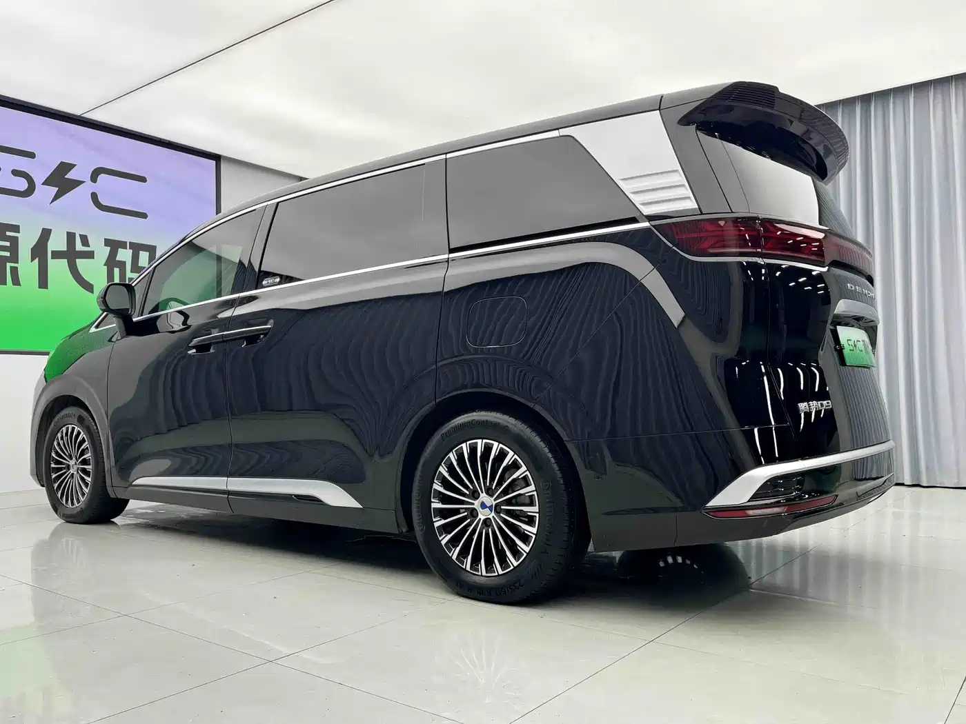 Denza D9 2022 DM-i 970 All-Wheel Drive Honor Edition фото 25