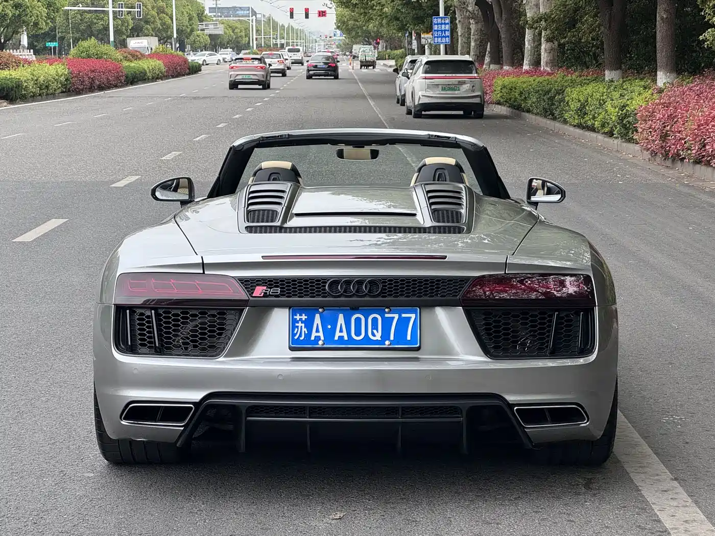 AUDI R8