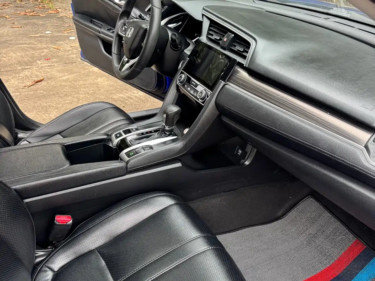 Фото 9 - Honda Civic