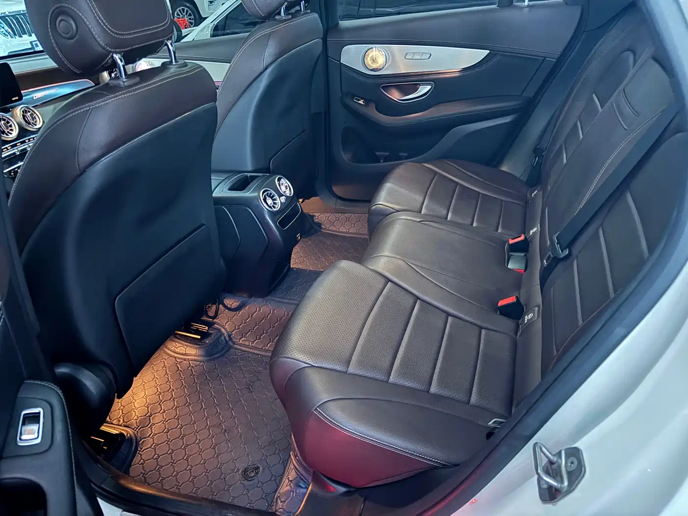 Mercedes-Benz GLC 2020 Facelift GLC 260 L 4MATIC Dynamic фото 7