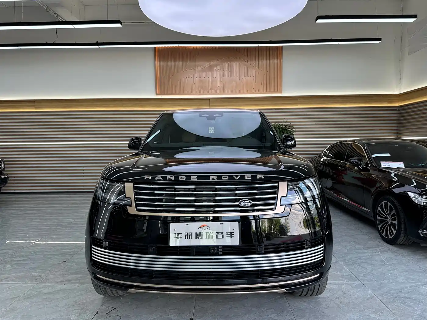 Land Rover Range Rover 2025 3.0 L6 400PS Flourishing Era Extended Wheelbase фото 2
