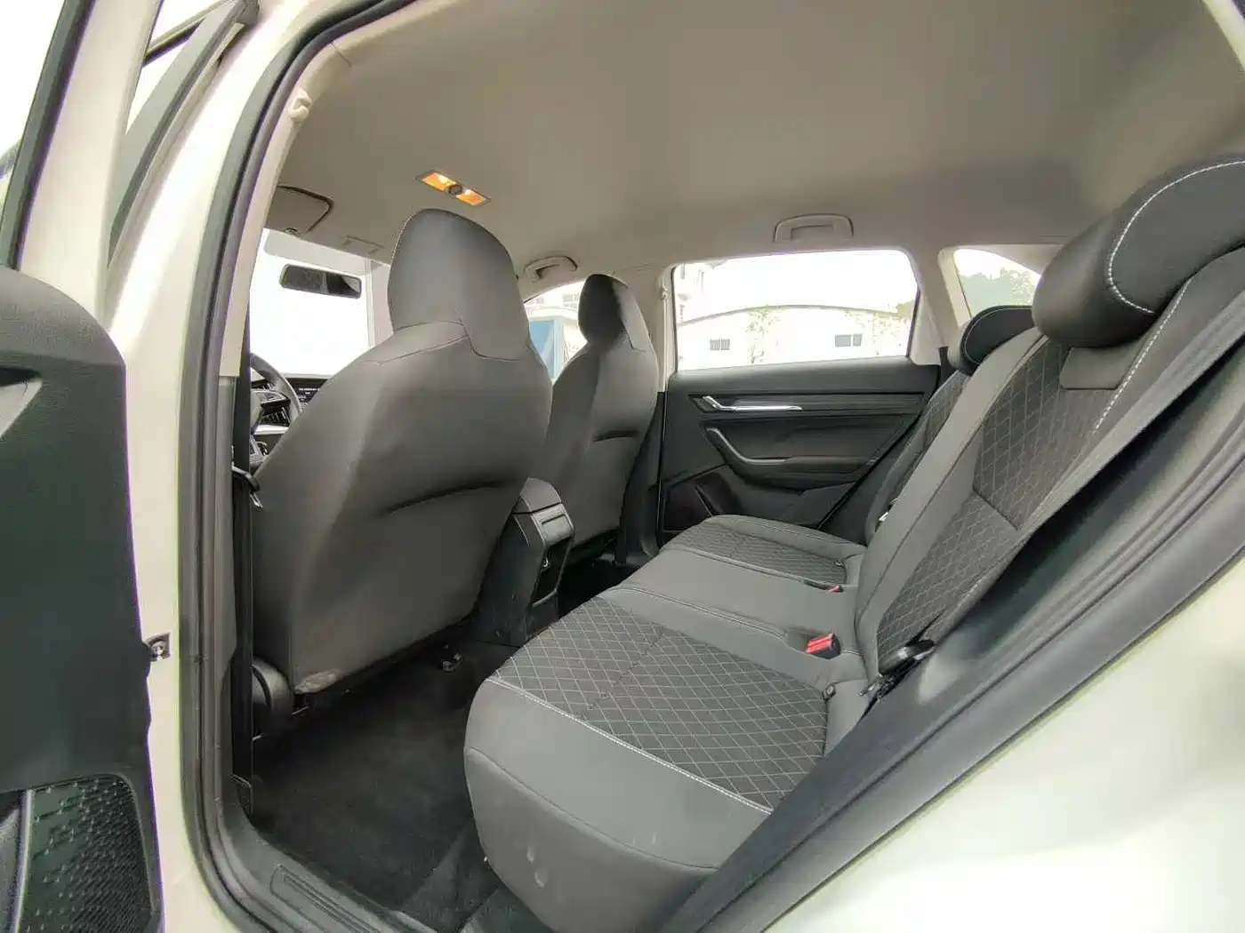 Škoda Kamiq 2020 Model 1.5L Automatic Standard фото 4