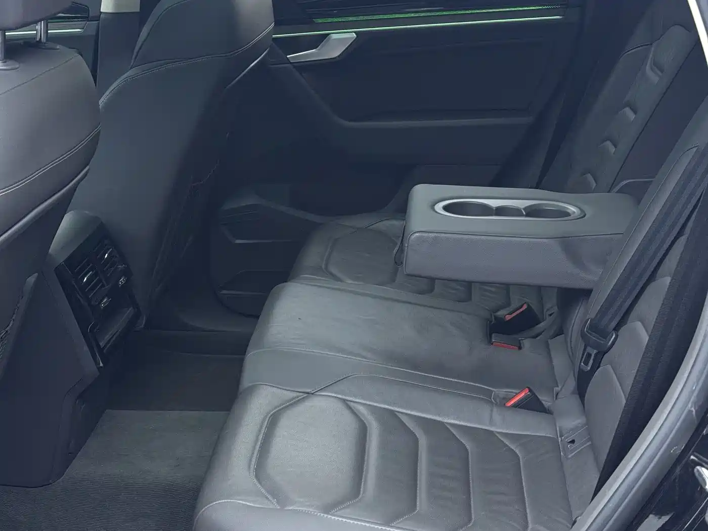 Volkswagen Touareg 2019 2.0TSI Sharp Wing Edition China V фото 10