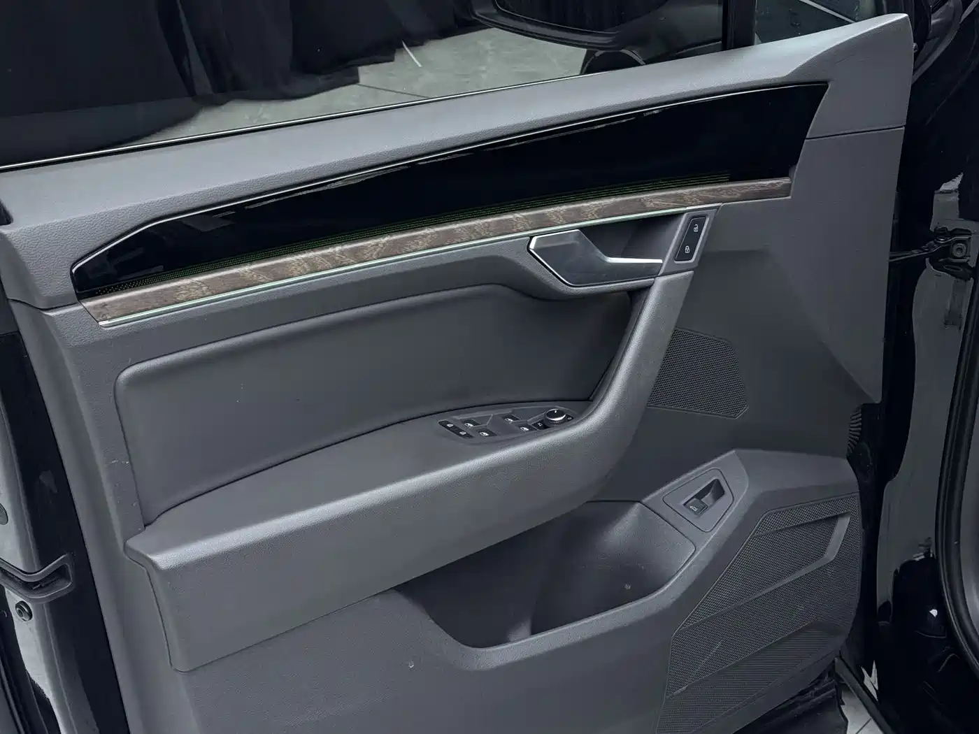 Volkswagen Touareg 2019 2.0TSI Sharp Wing Edition China V фото 11