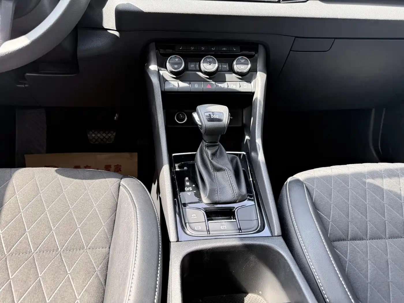Škoda Karoq 2019 TSI280 Smart Drive Luxury Edition China VI фото 14