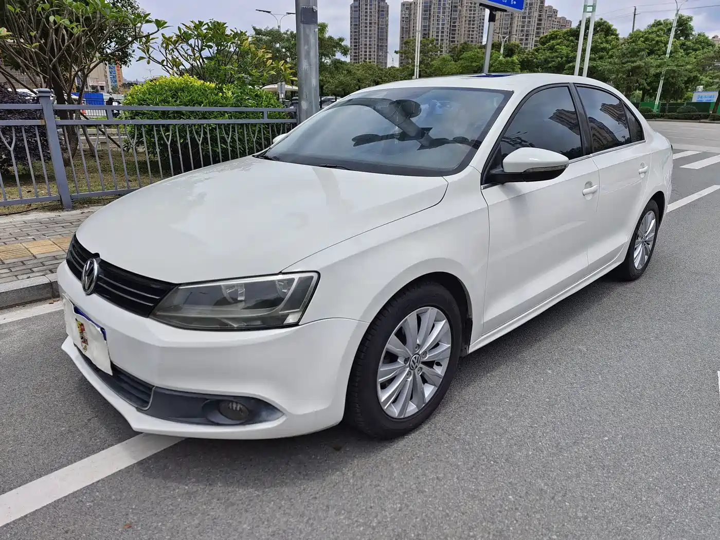Volkswagen Sagitar 2014 Facelift 1.6L Automatic Comfort
