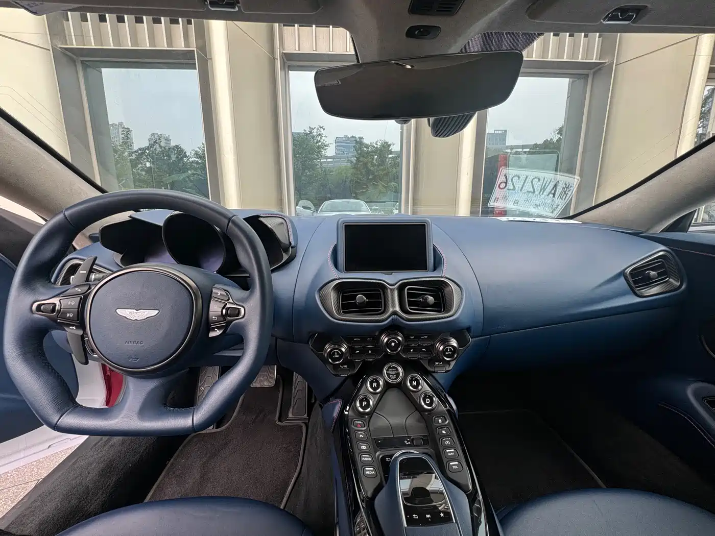 Aston Martin V8 Vantage 2018 4.0T V8 Coupe фото 13